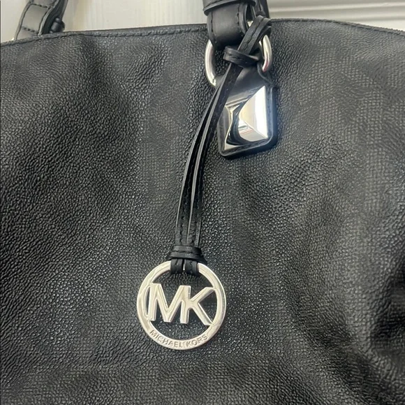 MICHAEL KORS Black Hand Bag - Picture 7 of 16